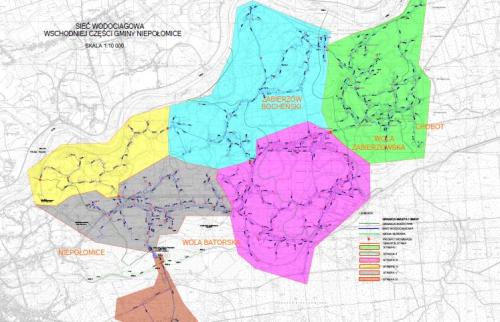 Mapa przedstawiająca planowany podział wschodniej części gminy na strefy monitorowania przepływów wody.  